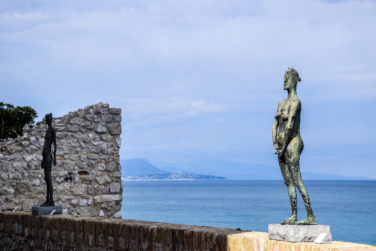 Antibes in layers, market to Picasso