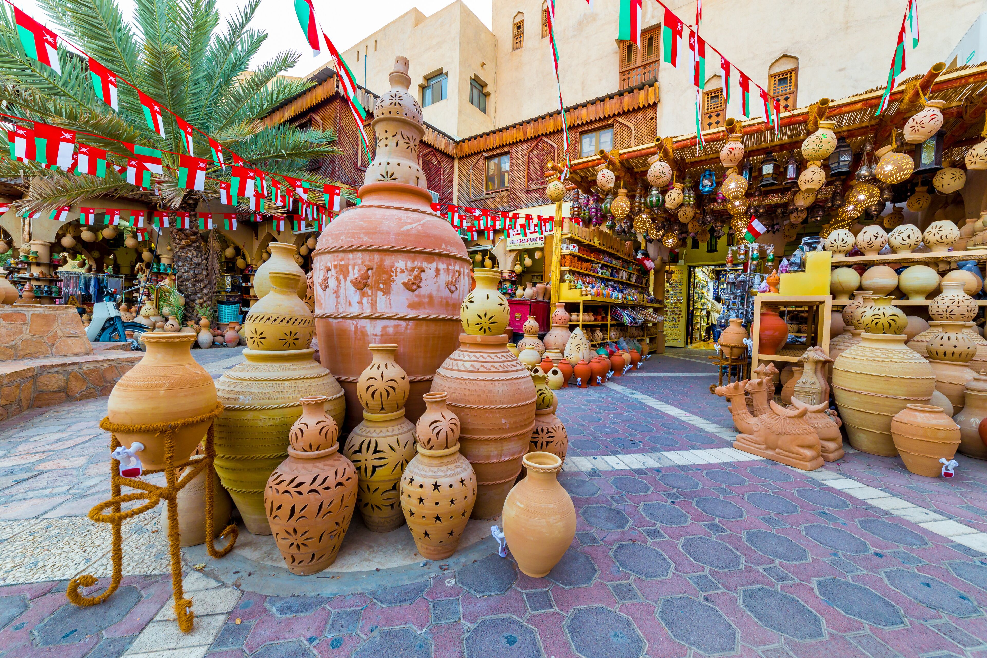 Nizwa Fort, Souq & the Interior