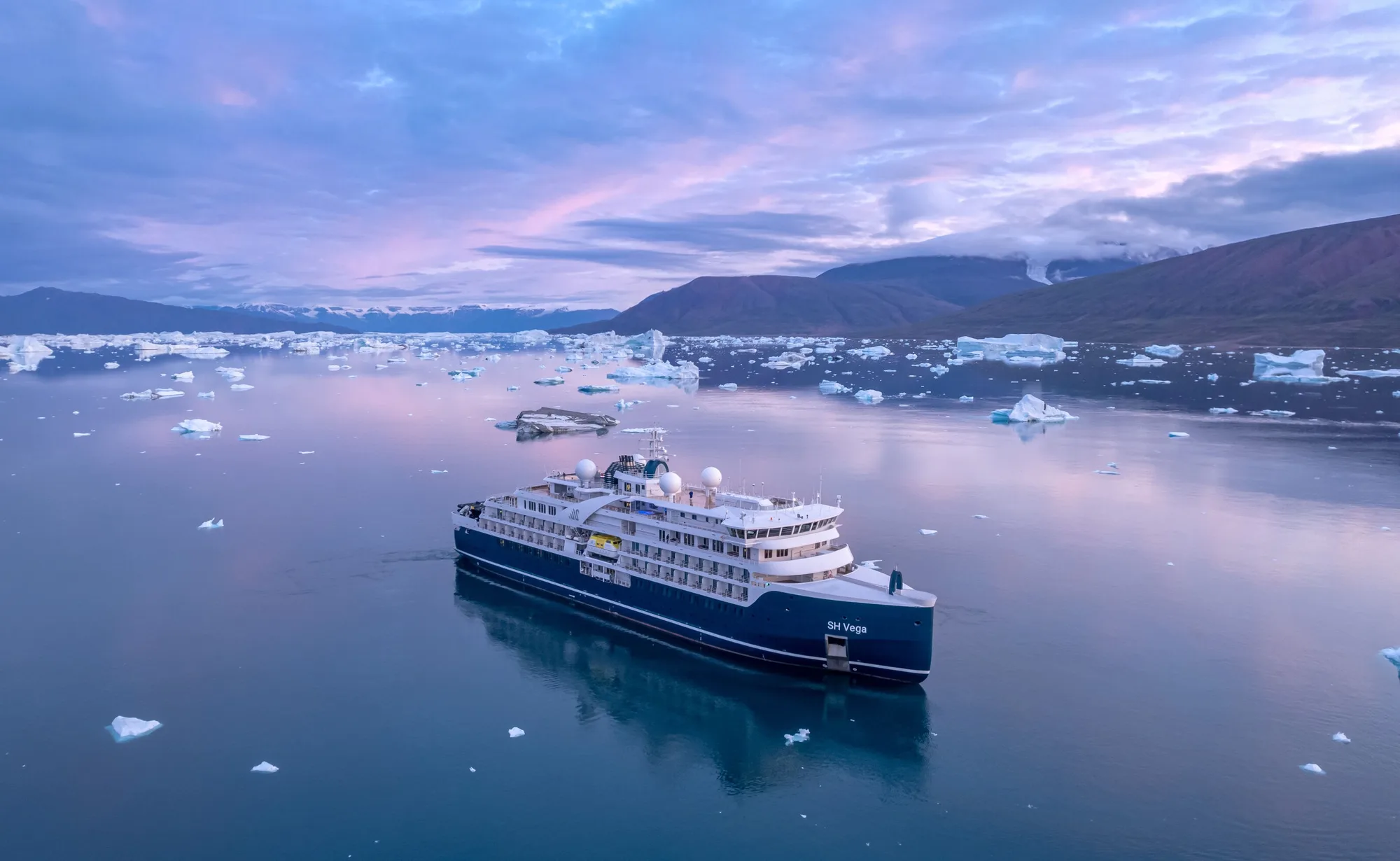 Expedition ship among ice